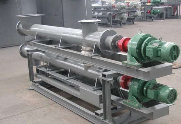 螺(luo)旋輸送(song)機工作(zuo)中